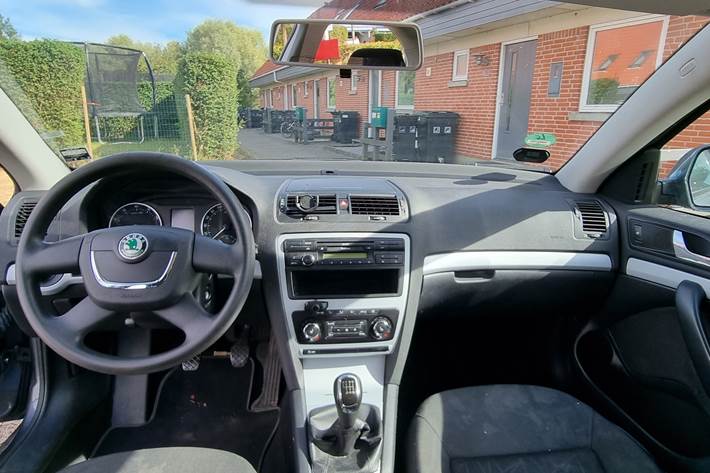 Grå Skoda Octavia fra 2011