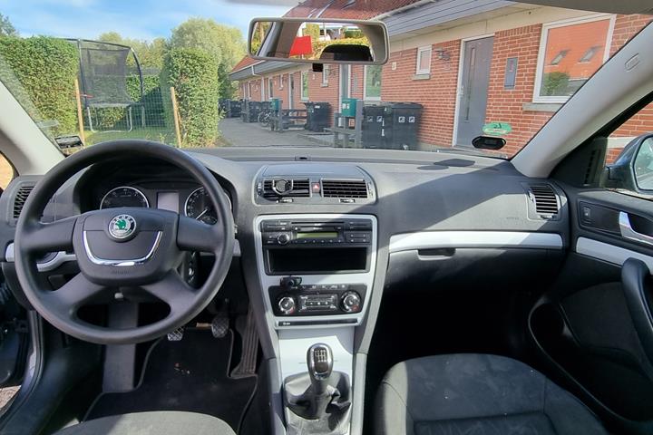 Grå Skoda Octavia fra 2011