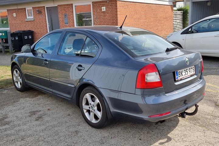 Grå Skoda Octavia fra 2011