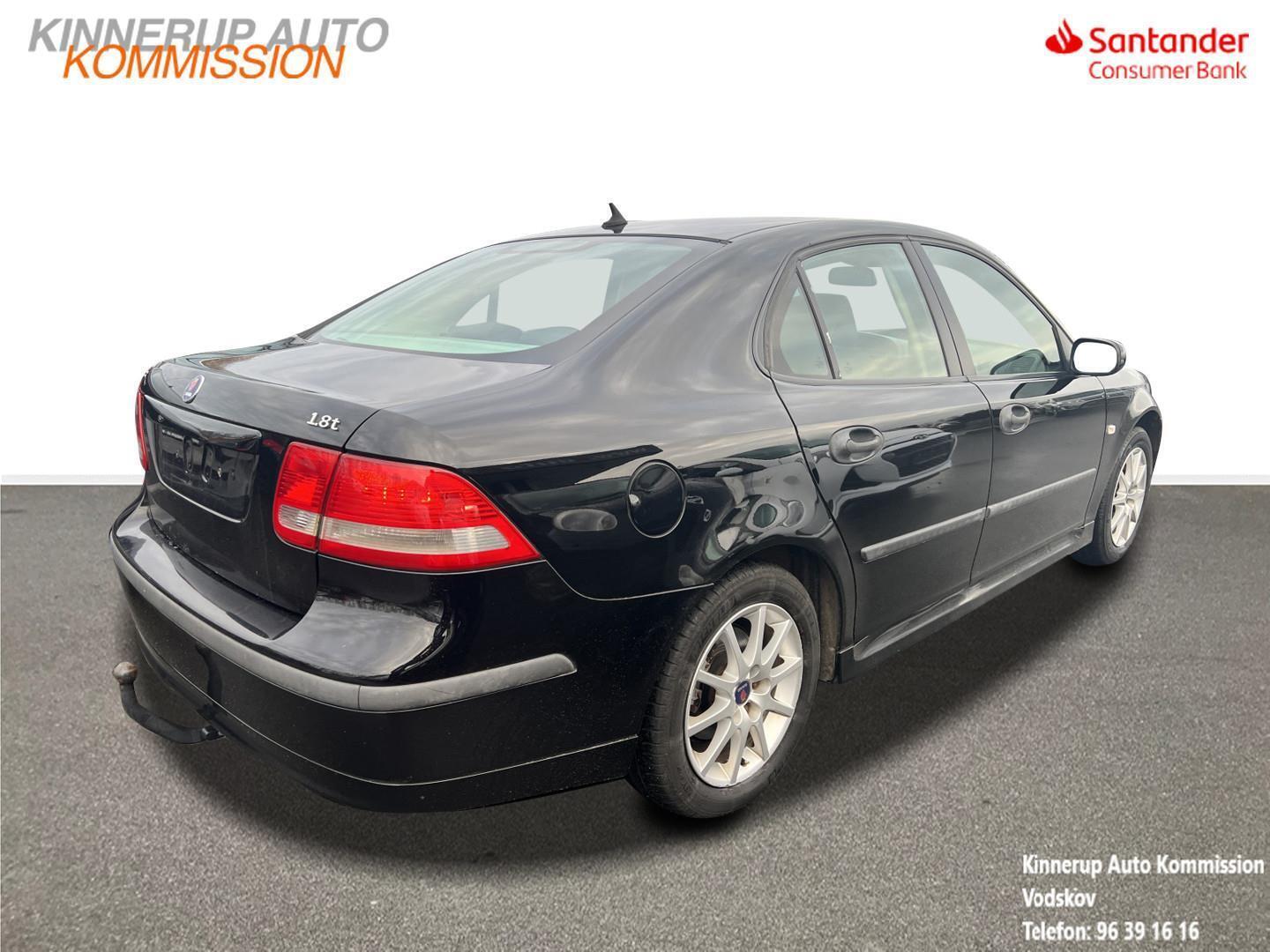 Sort Saab 9-3 fra 2004