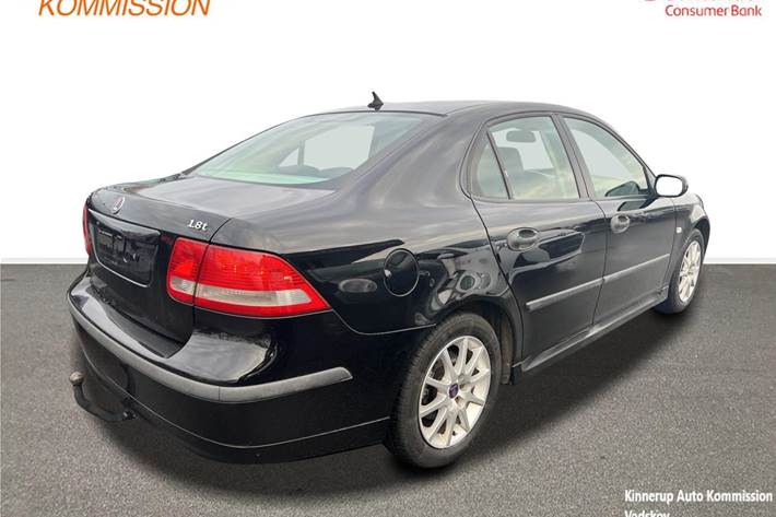 Sort Saab 9-3 fra 2004