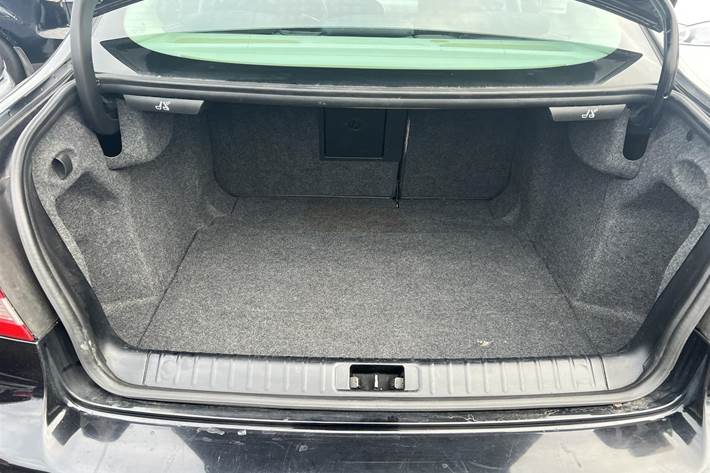 Sort Saab 9-3 fra 2004