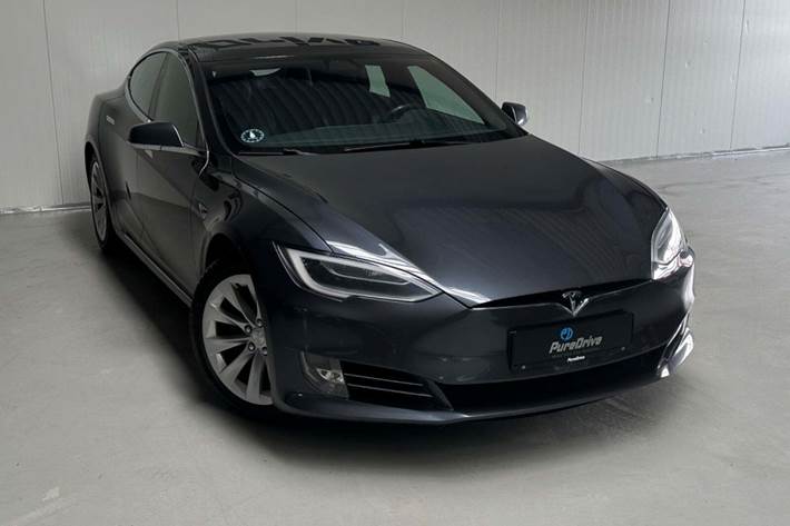 Grå Tesla Model S fra 2017