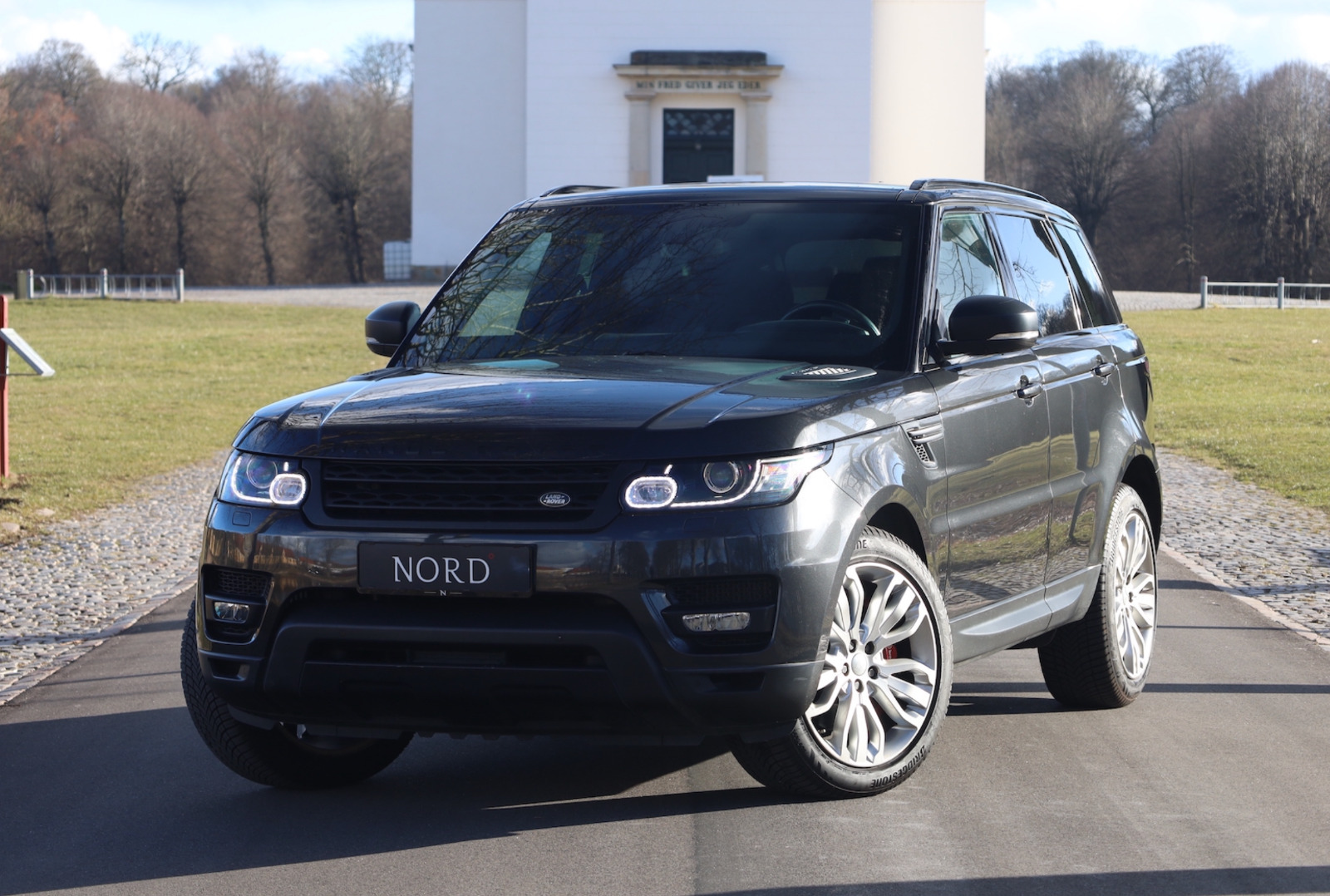 Grå Land Rover Range Rover sport fra 2015