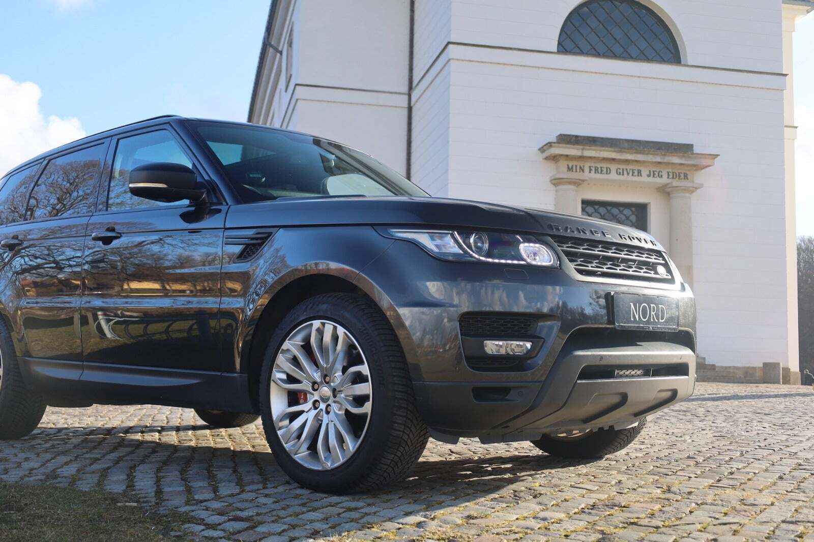 Grå Land Rover Range Rover sport fra 2015