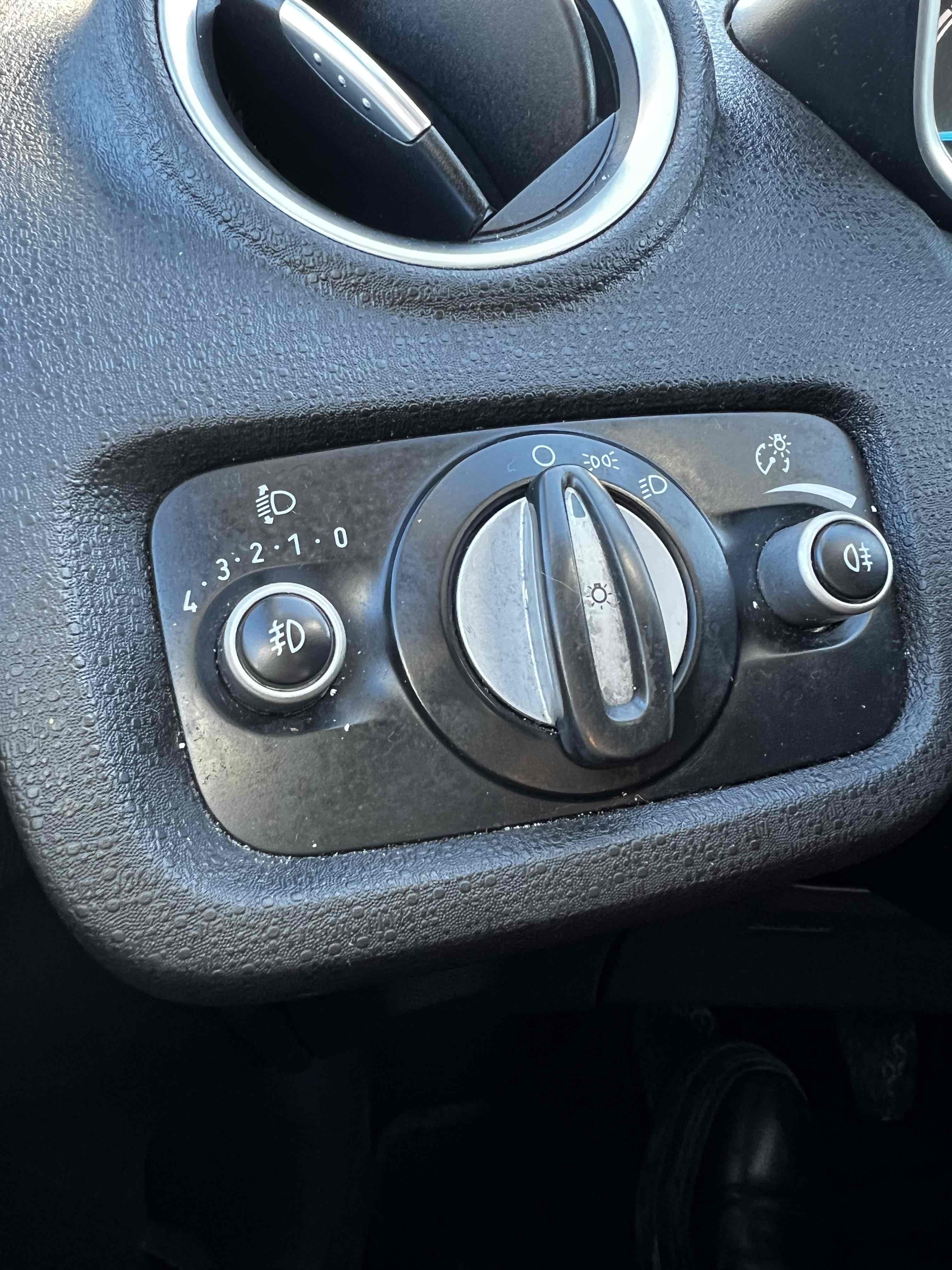 Blå Ford Fiesta fra 2013