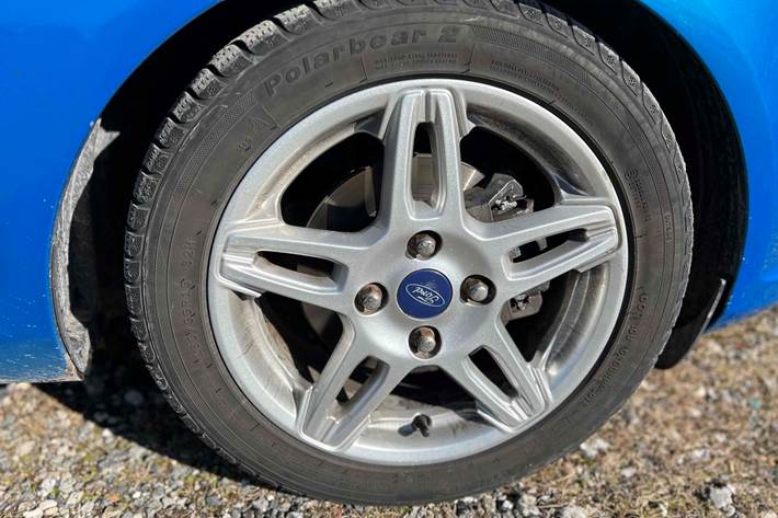 Blå Ford Fiesta fra 2013