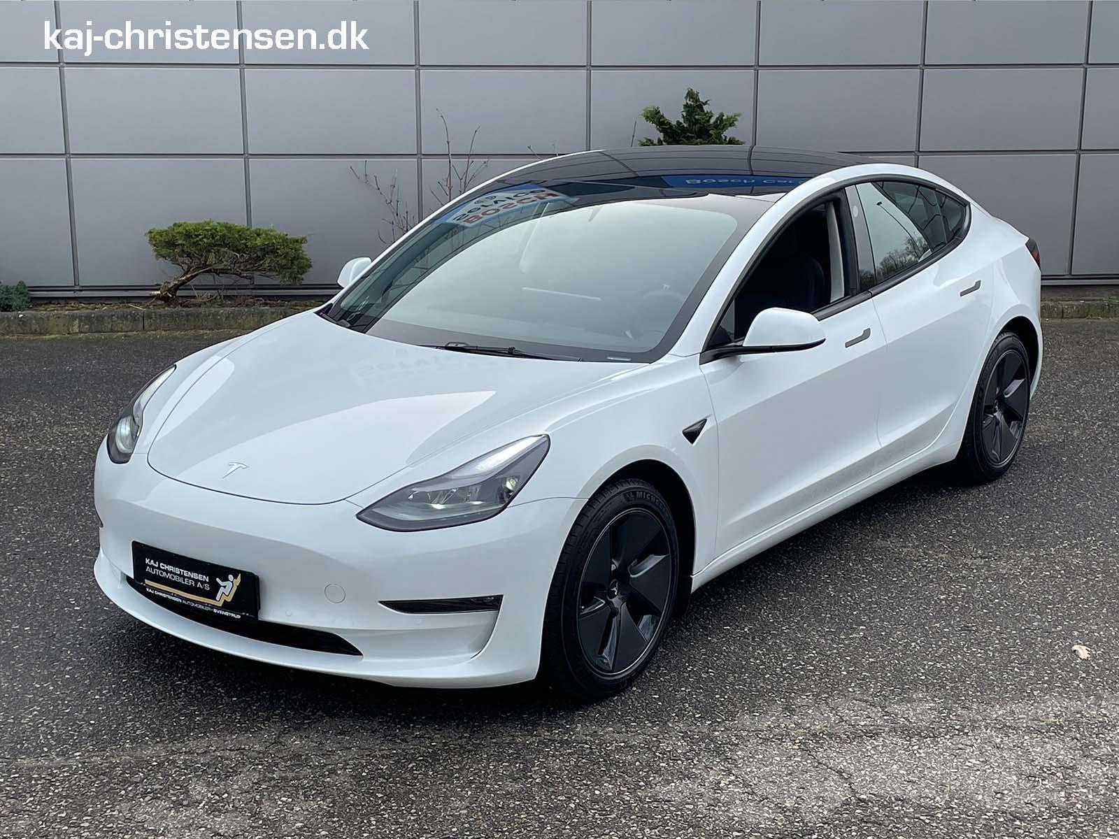 Hvid Tesla Model 3 fra 2021