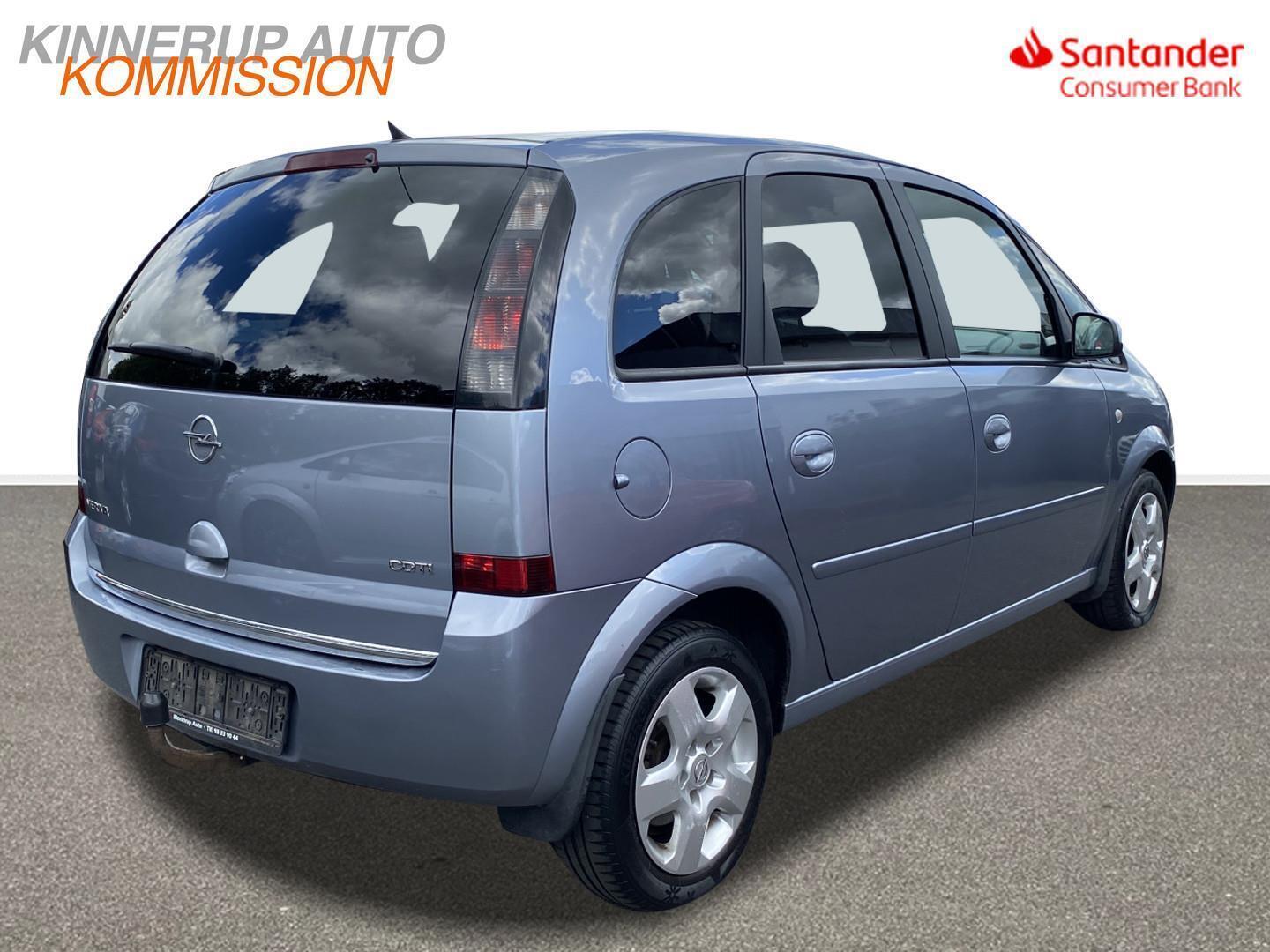Blå Opel Meriva fra 2009