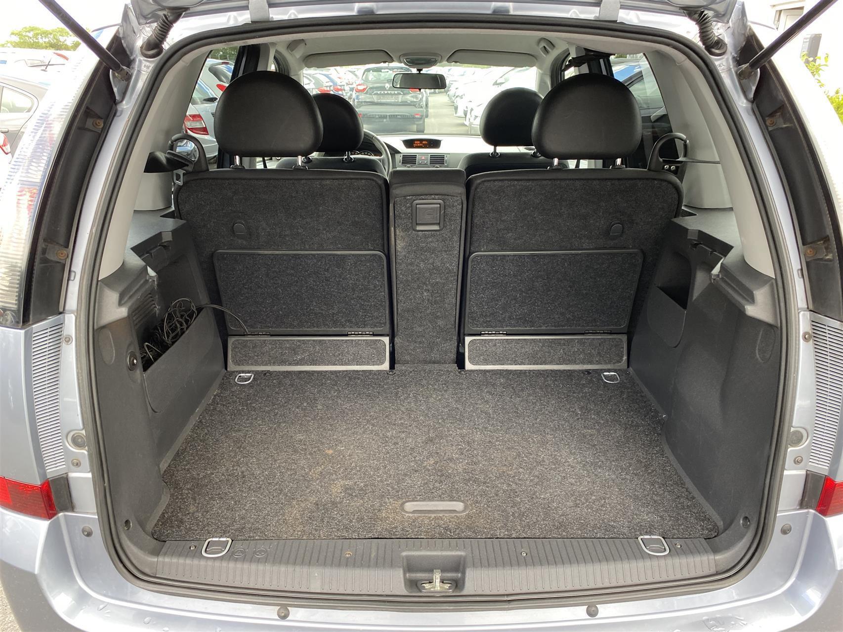 Blå Opel Meriva fra 2009