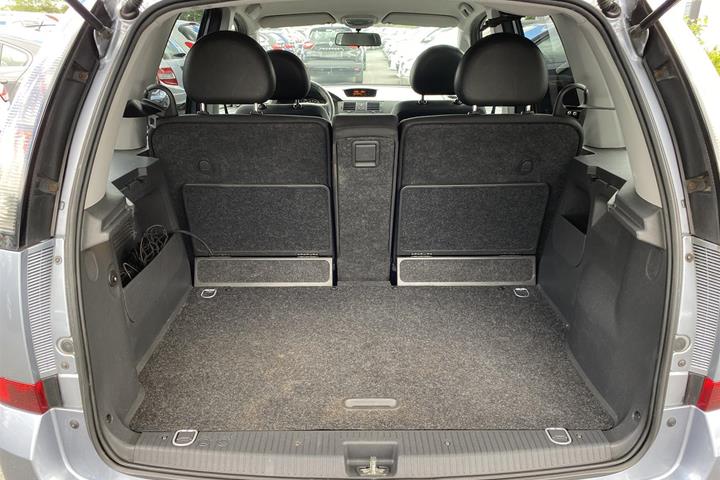 Blå Opel Meriva fra 2009