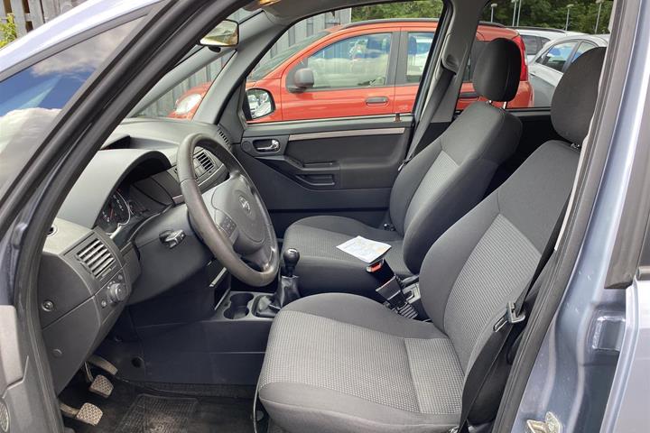 Blå Opel Meriva fra 2009