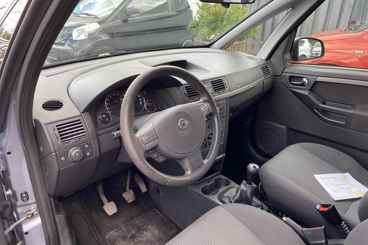 Blå Opel Meriva fra 2009