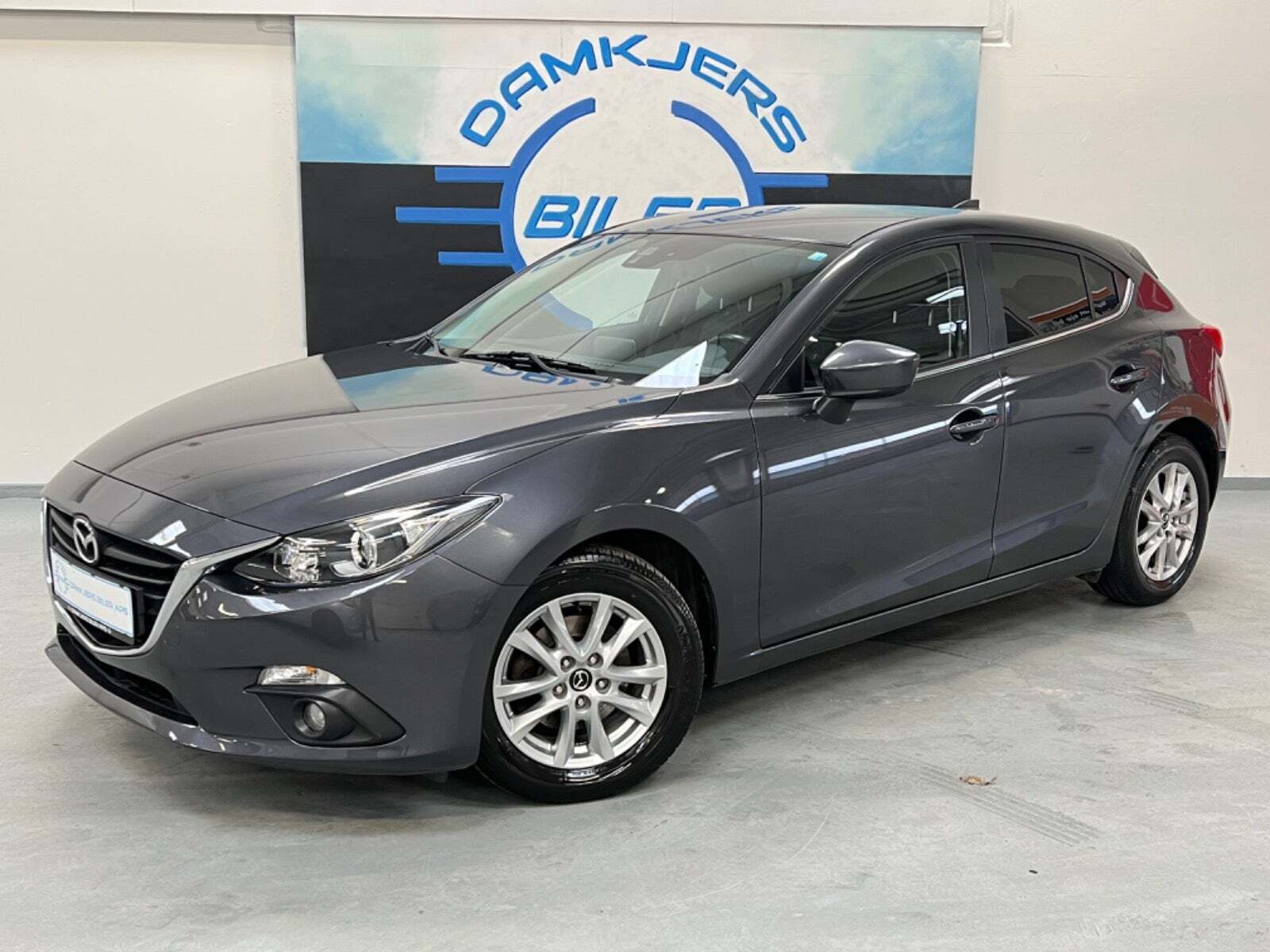 Grå Mazda 3 fra 2015