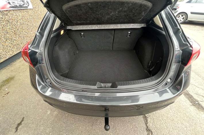 Grå Mazda 3 fra 2015