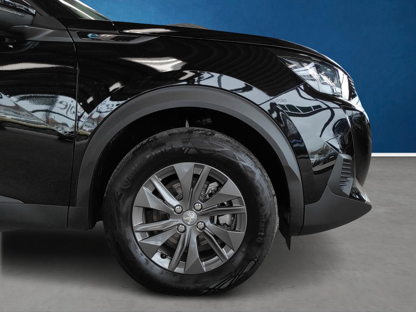 Grå Peugeot e-2008 fra 2021