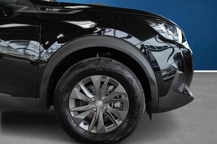 Grå Peugeot e-2008 fra 2021