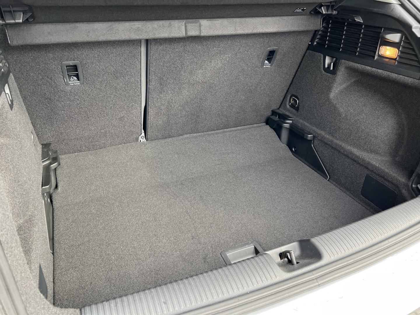 Sølv Audi Q2 fra 2020