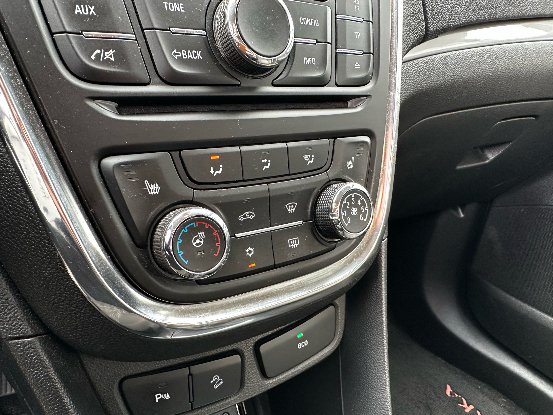 Sort Opel Mokka fra 2014