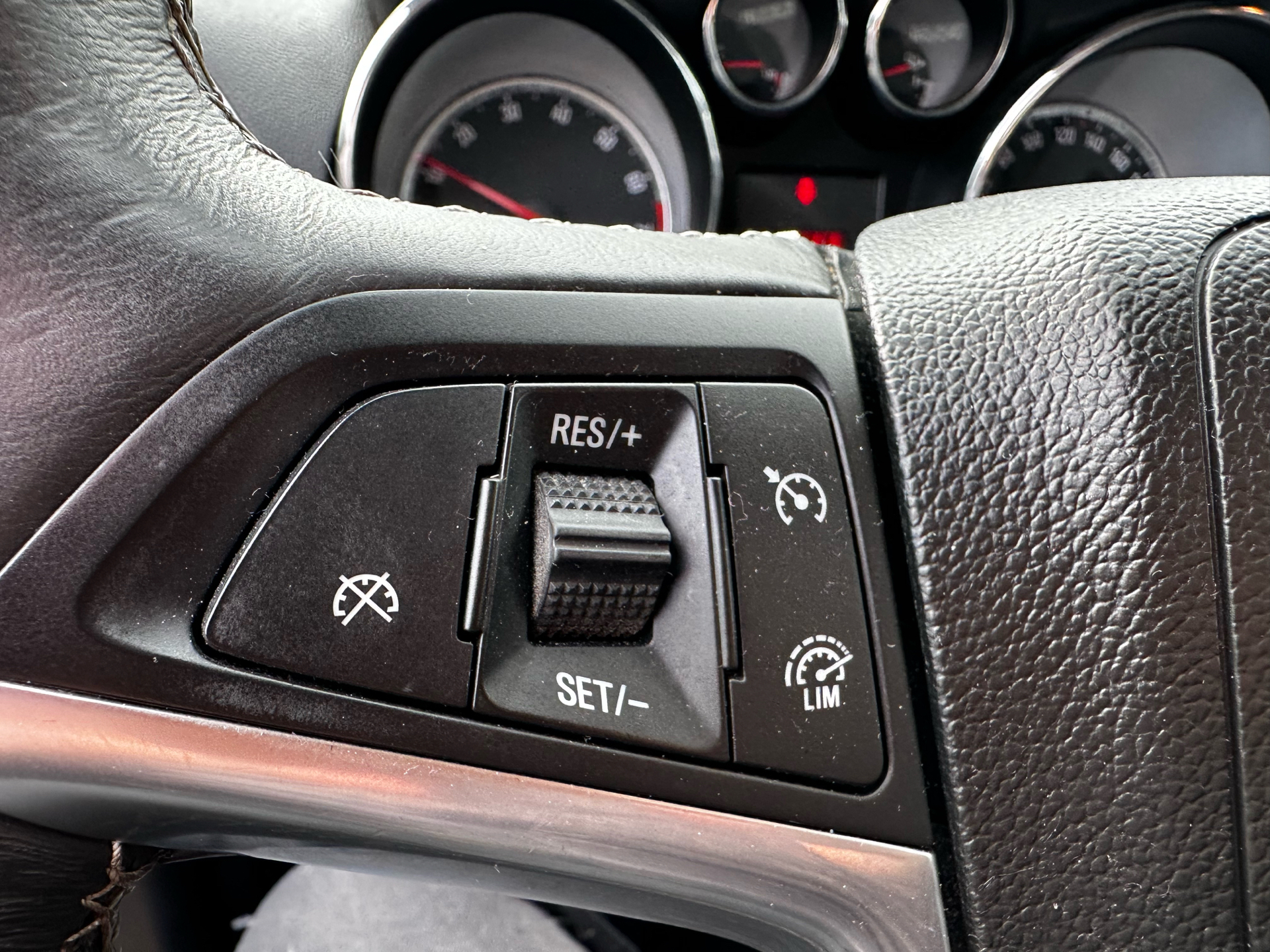 Sort Opel Mokka fra 2014