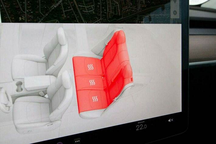 Hvid Tesla Model Y fra 2022