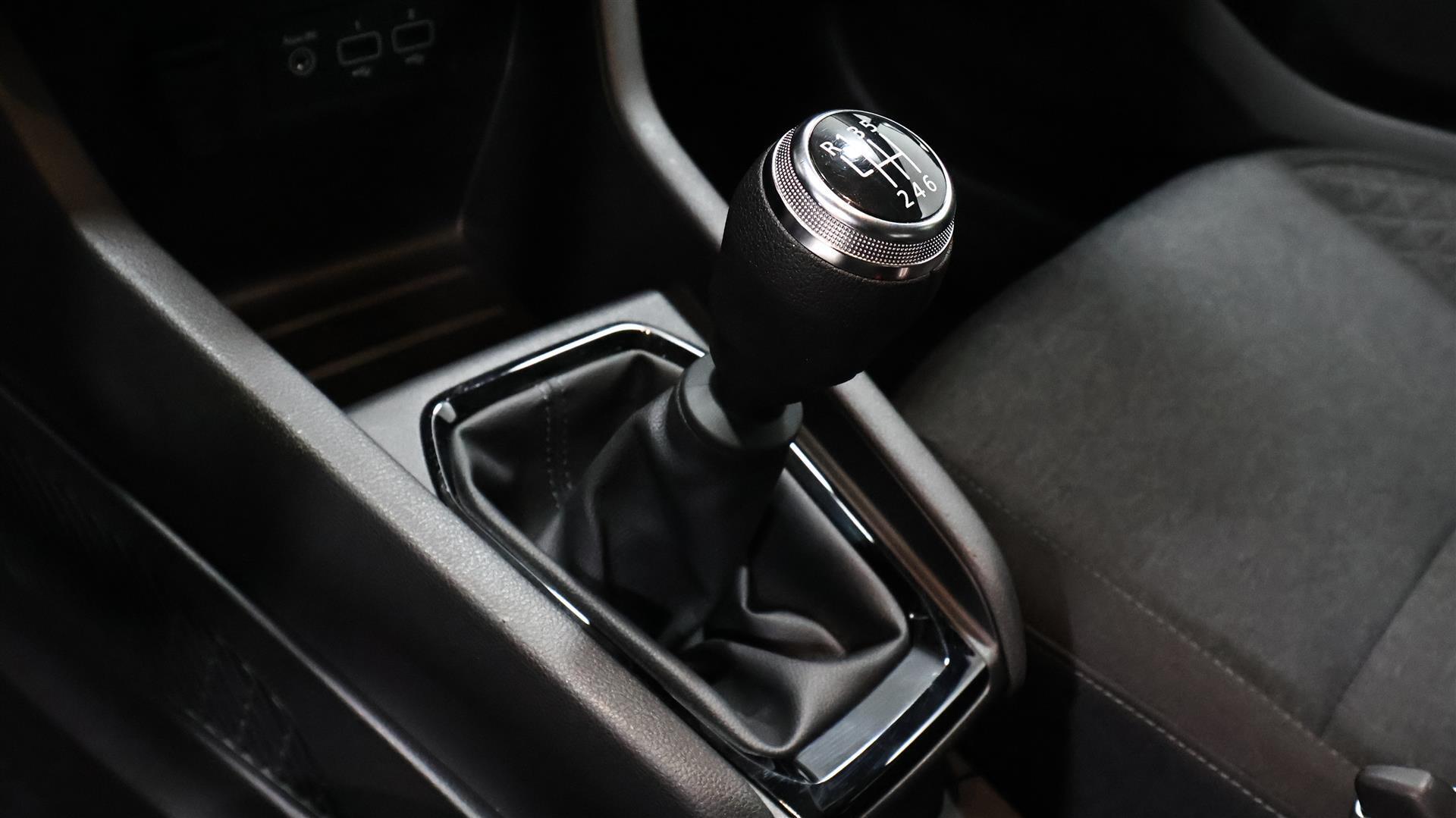 Grå Renault Clio fra 2022
