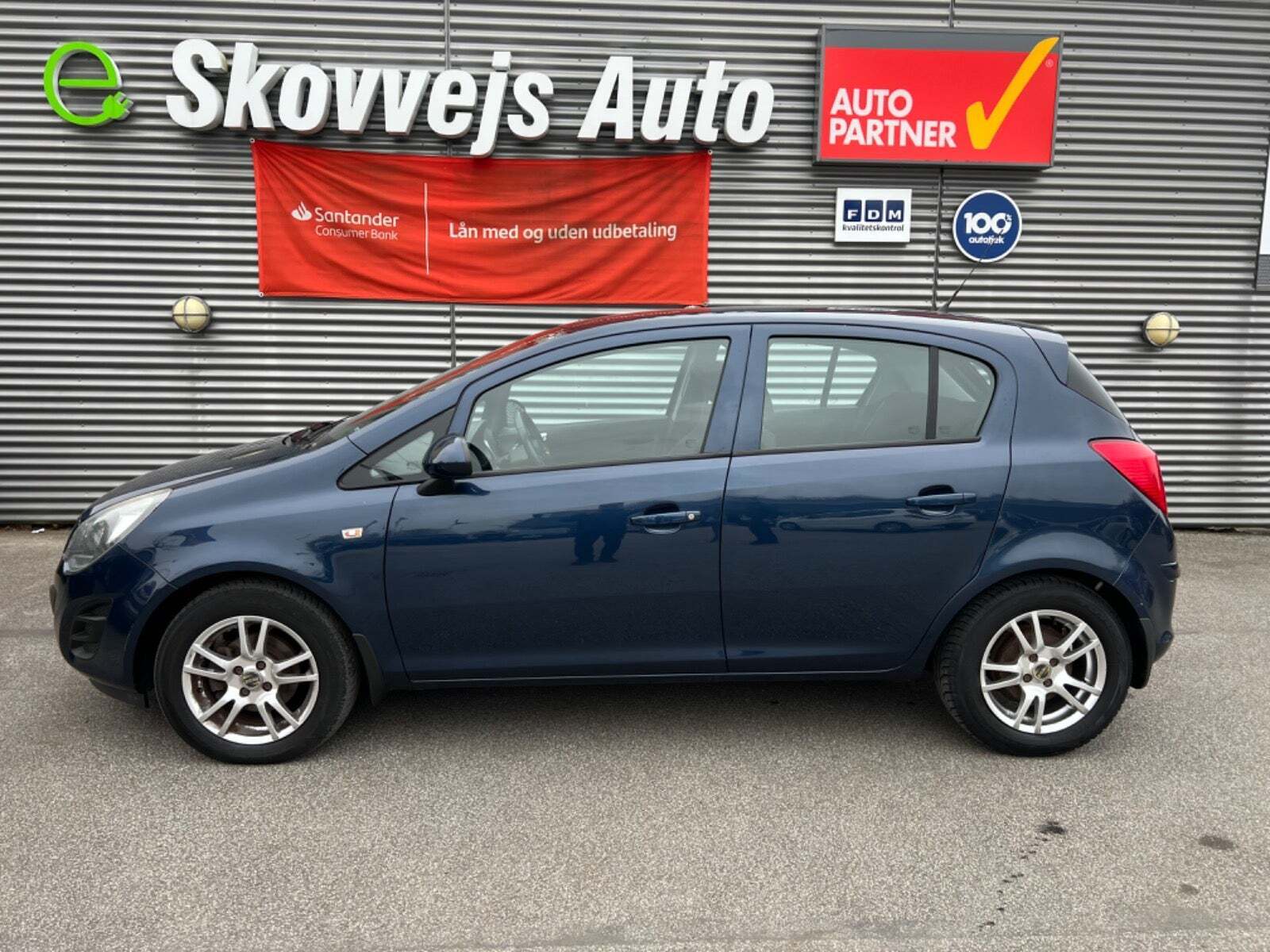 Blå Opel Corsa fra 2014