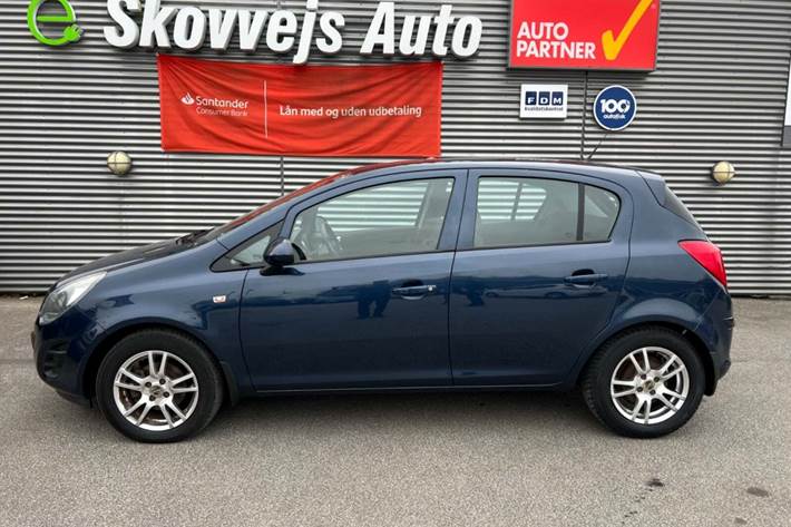 Blå Opel Corsa fra 2014