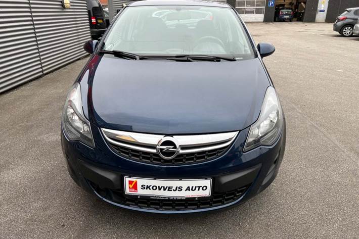 Blå Opel Corsa fra 2014