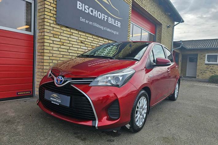Grå Toyota Yaris fra 2015