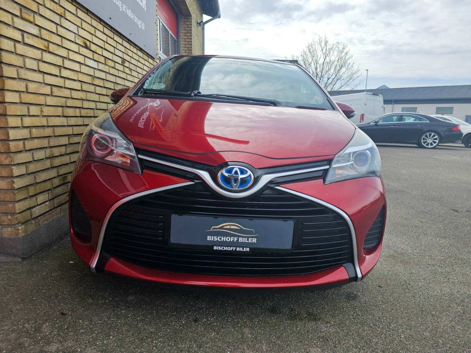 Grå Toyota Yaris fra 2015