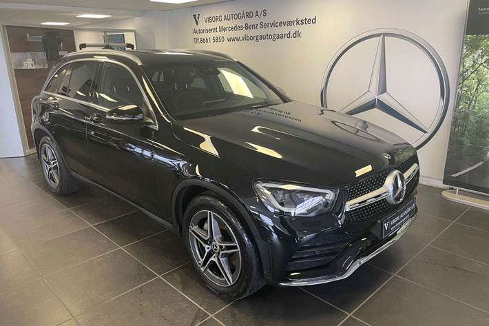 Grå Mercedes GLC400 d fra 2020