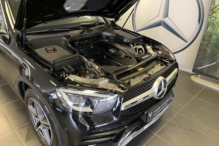 Grå Mercedes GLC400 d fra 2020