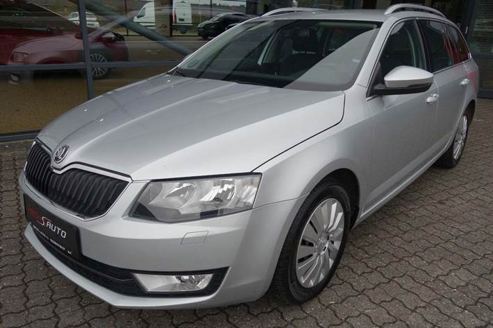 Grå Skoda Octavia fra 2015