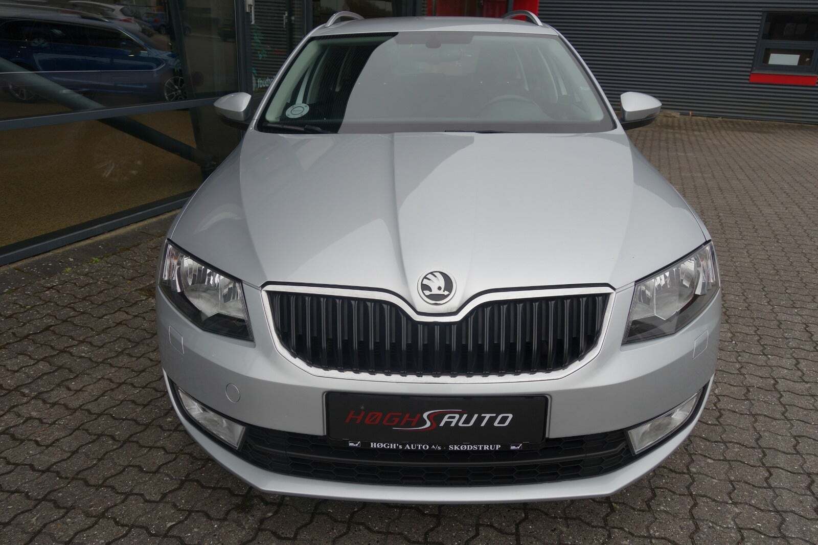 Grå Skoda Octavia fra 2015