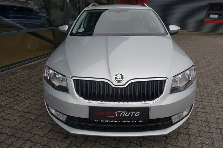 Grå Skoda Octavia fra 2015