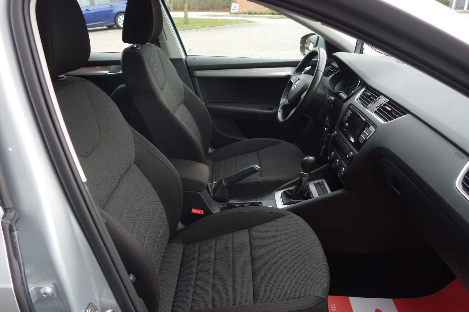 Grå Skoda Octavia fra 2015