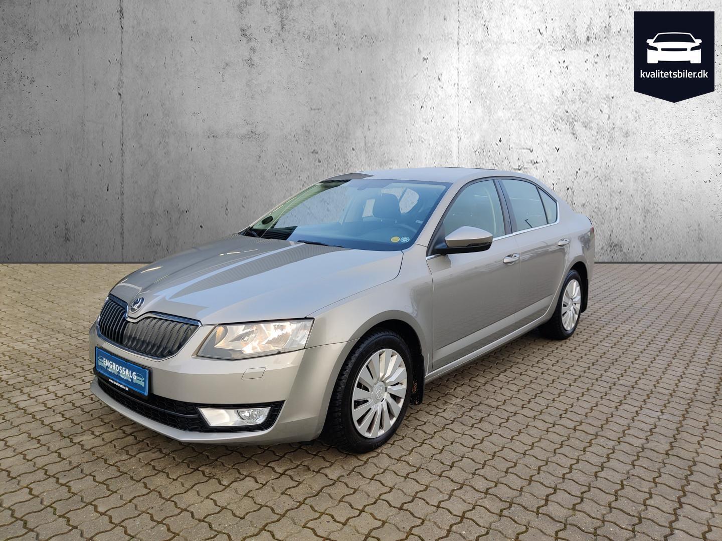 Beige Skoda Octavia fra 2013