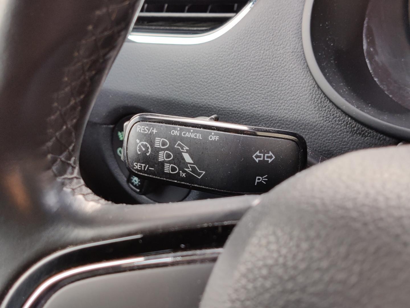 Beige Skoda Octavia fra 2013