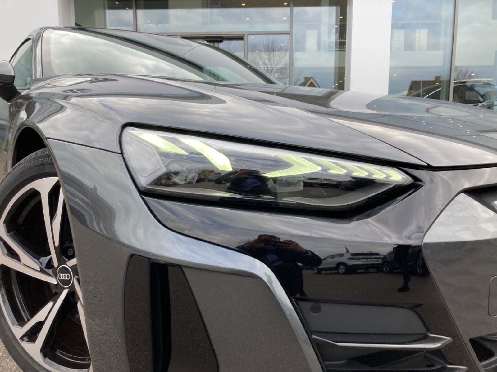 Grå Audi e-tron GT fra 2022