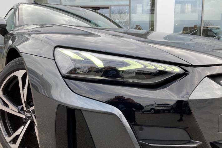 Grå Audi e-tron GT fra 2022