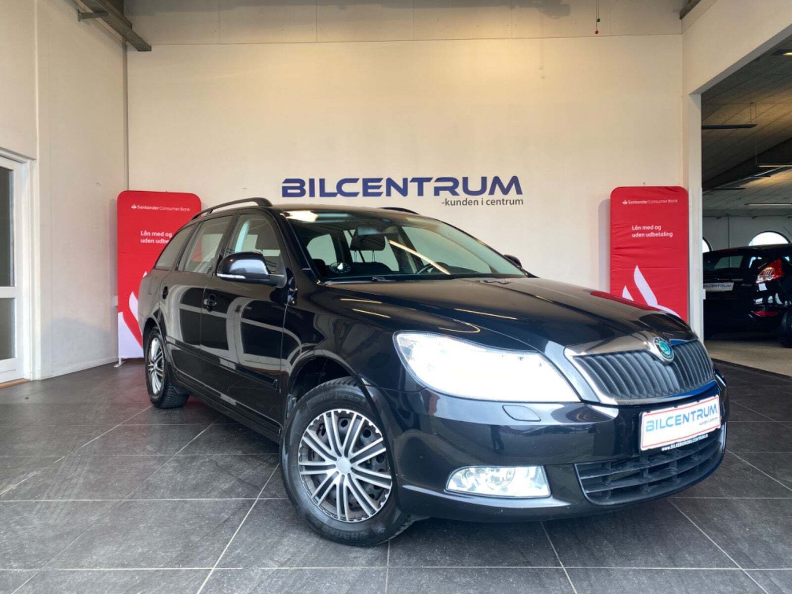 Sort Skoda Octavia fra 2009