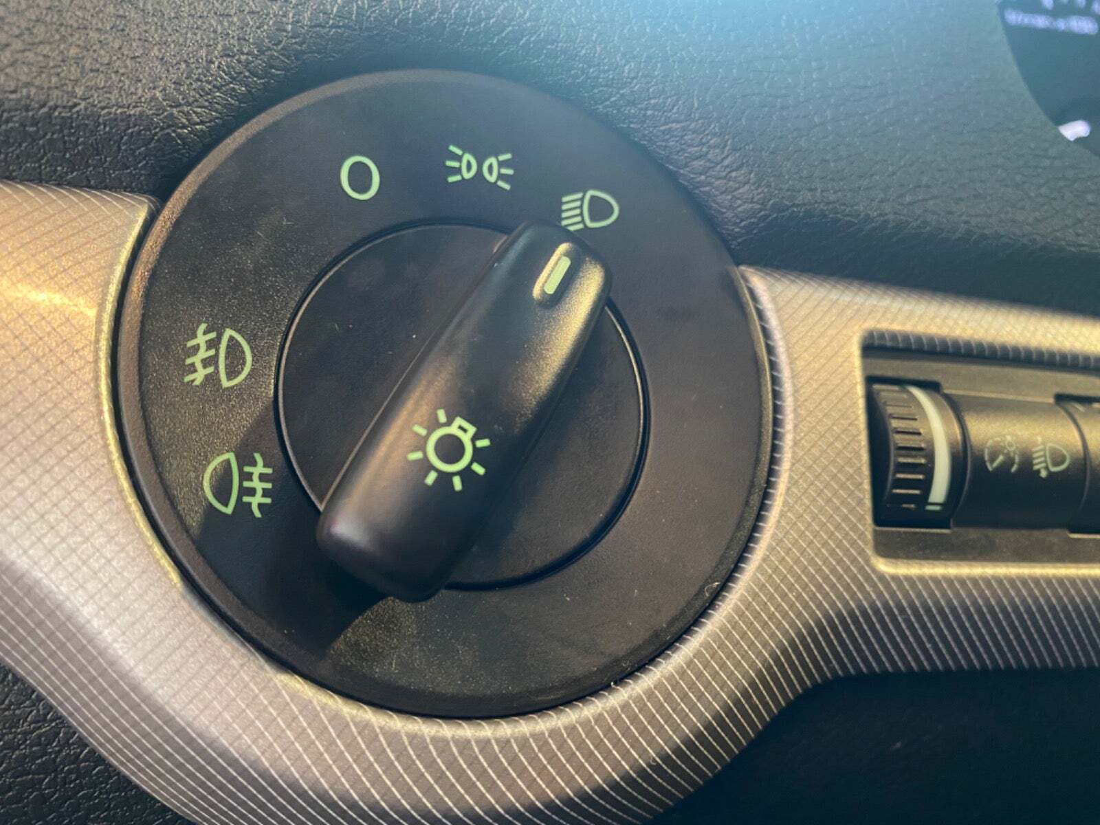 Sort Skoda Octavia fra 2009