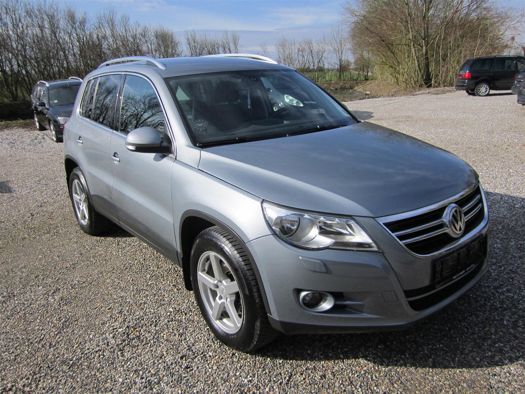 Grå VW Tiguan fra 2008