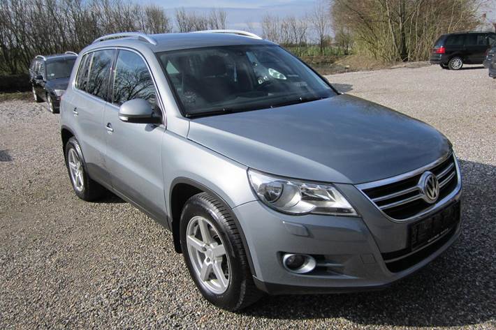 Grå VW Tiguan fra 2008
