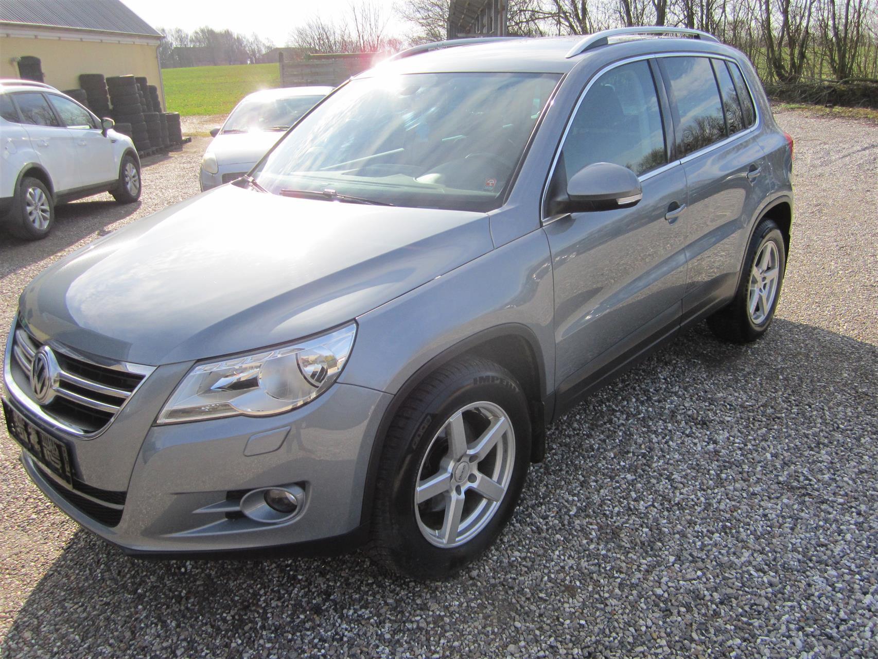 Grå VW Tiguan fra 2008