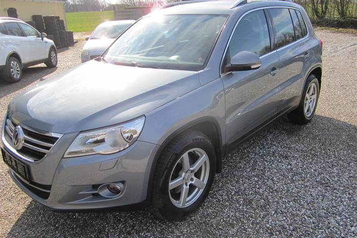 Grå VW Tiguan fra 2008