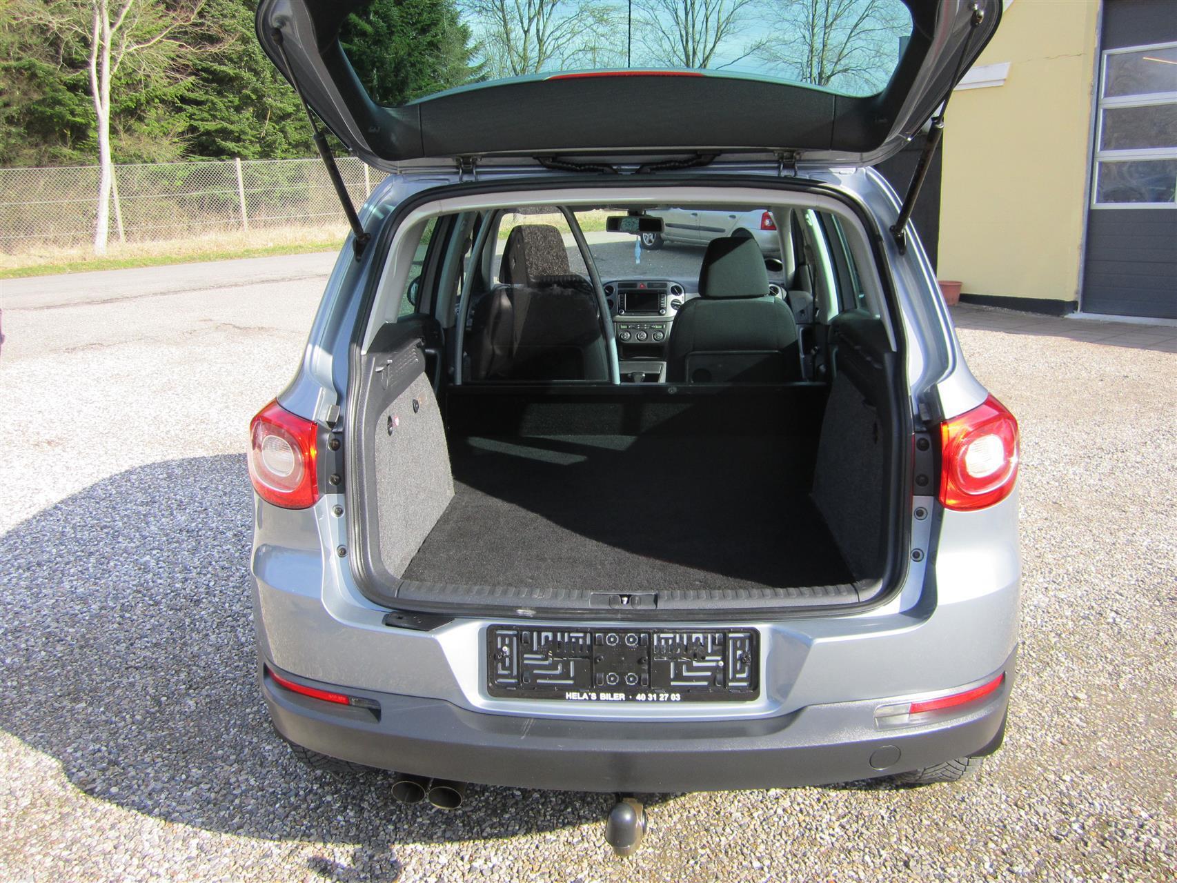 Grå VW Tiguan fra 2008