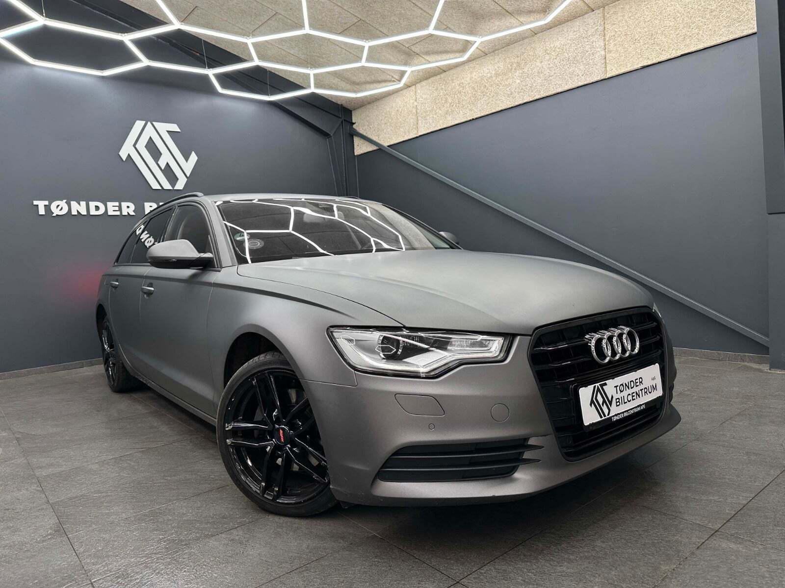 Grå Audi A6 fra 2014