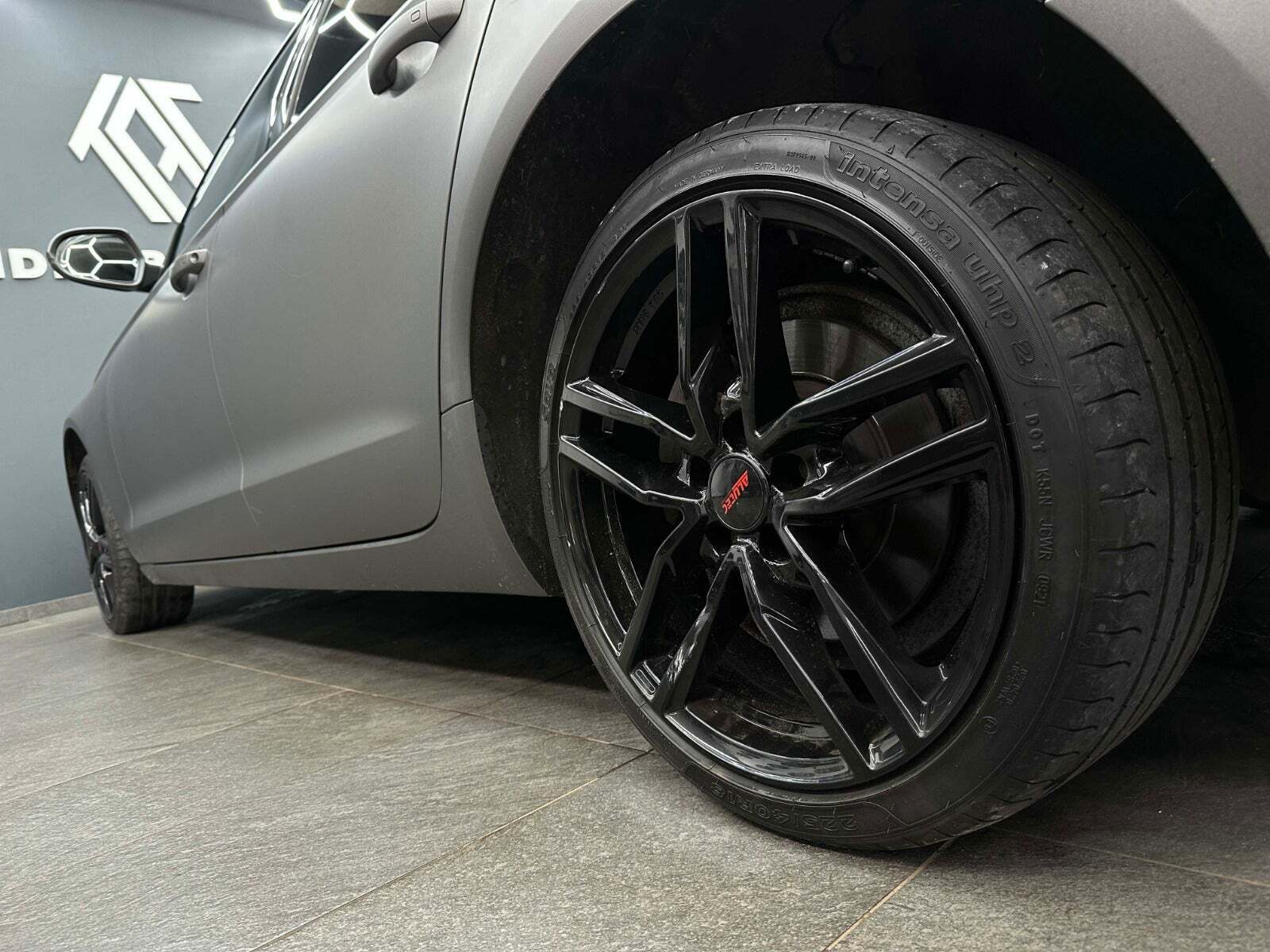 Grå Audi A6 fra 2014